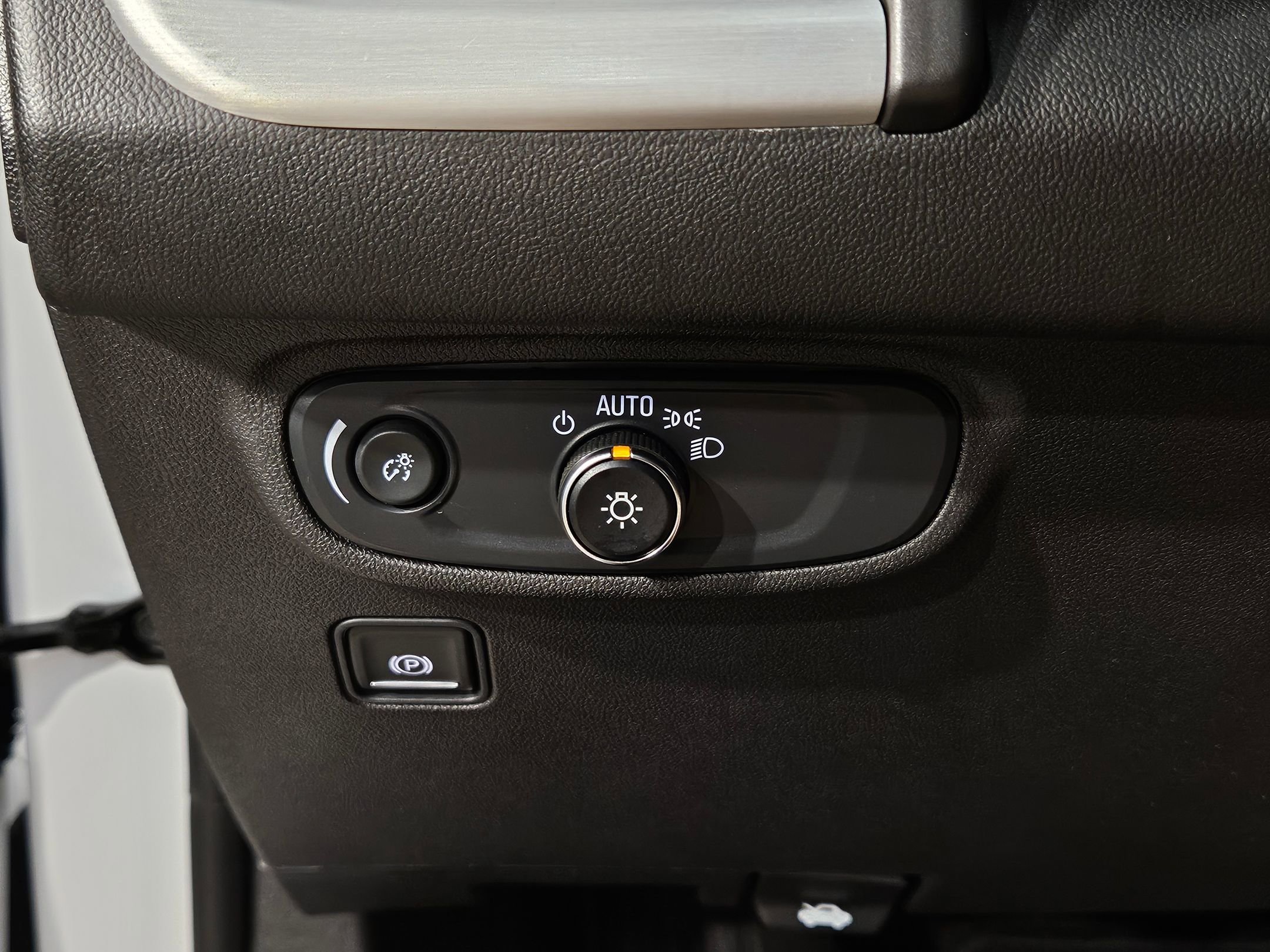 Used 2024 GMC Terrain SLE image 24