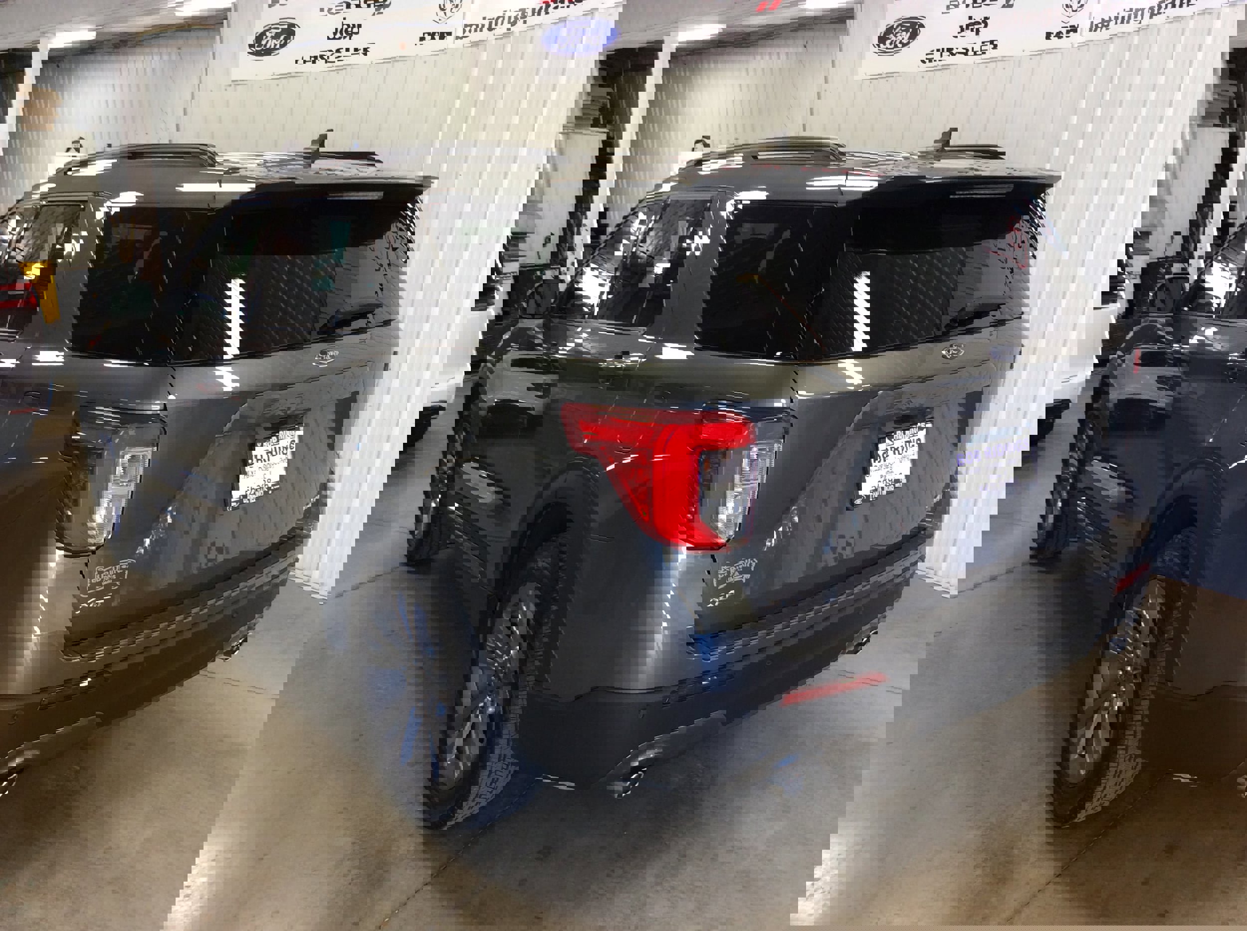 Used 2023 Ford Explorer XLT w/ Equipment Group 202A image 3