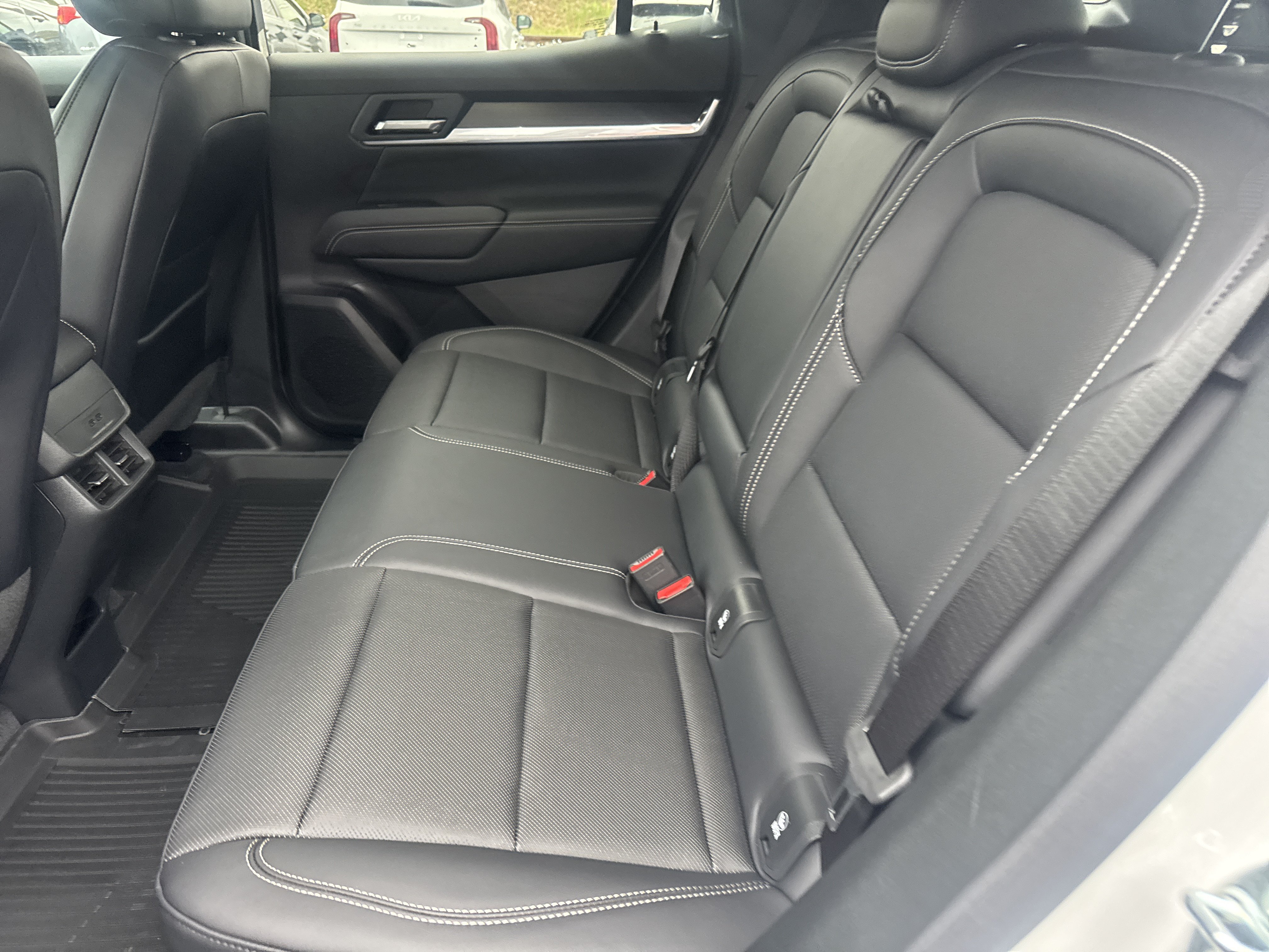 New 2027 GMC Terrain Elevation w/ Elevation Premium Package AWD/4WD image 13
