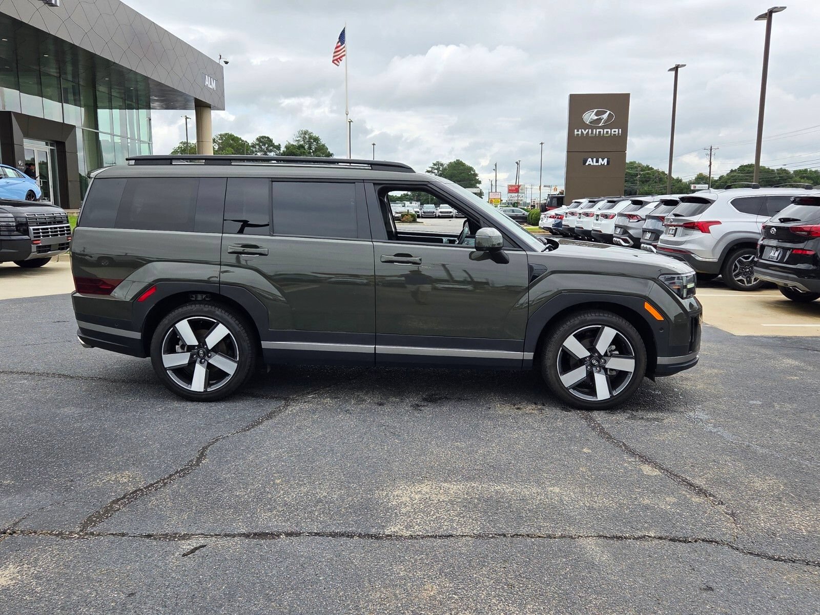 Used 2024 Hyundai Santa Fe Limited AWD/4WD image 16