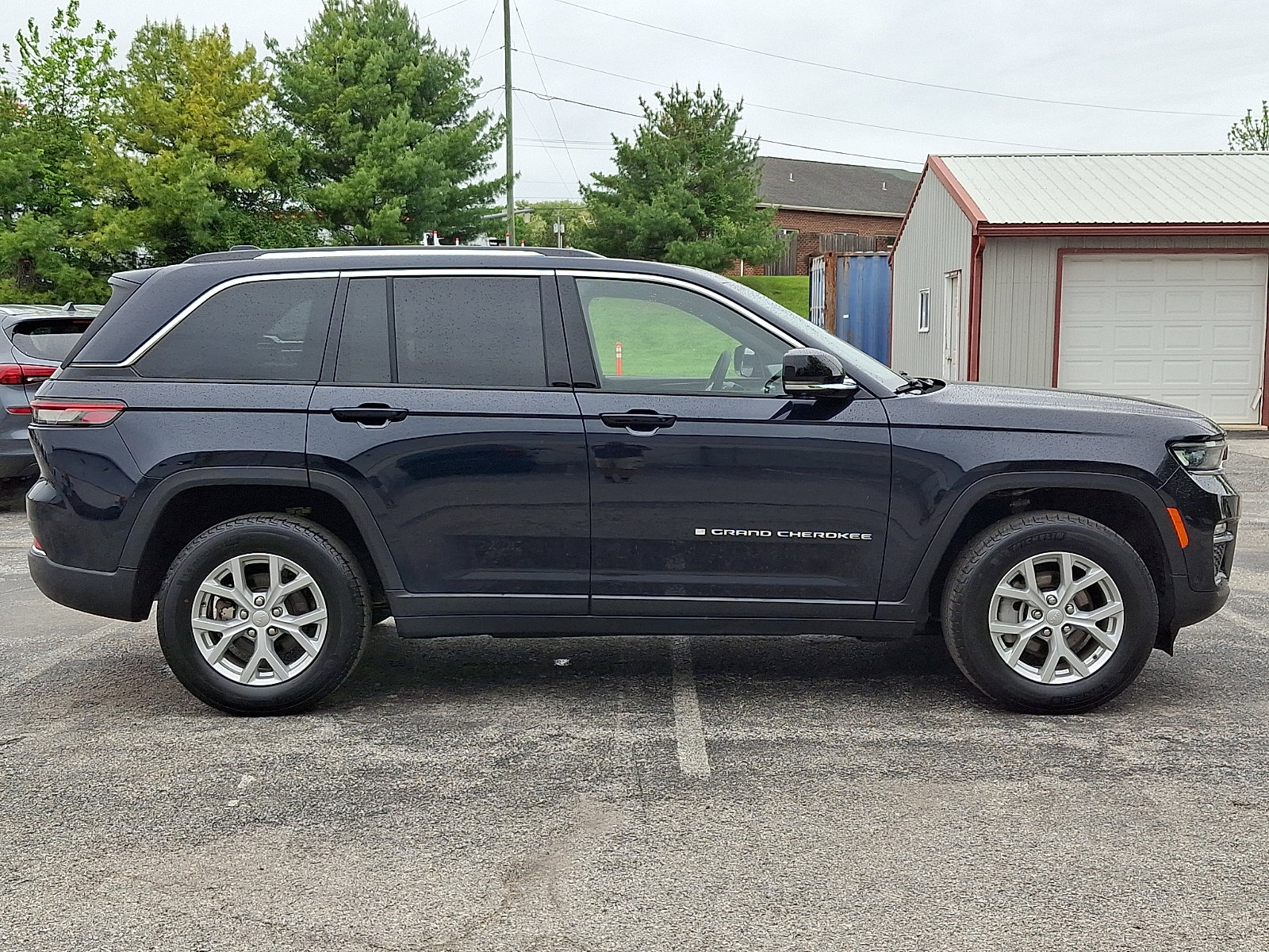 Certified 2023 Jeep Grand Cherokee Limited w/ Luxury Tech Group II AWD/4WD image 8
