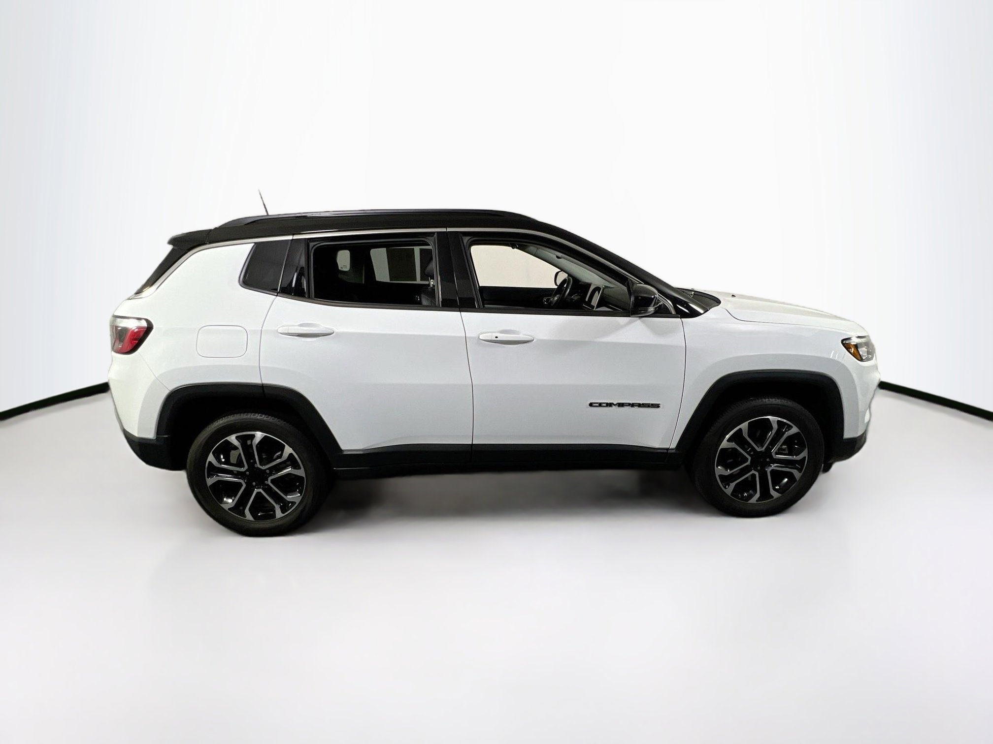 Used 2022 Jeep Compass Limited AWD/4WD image 4