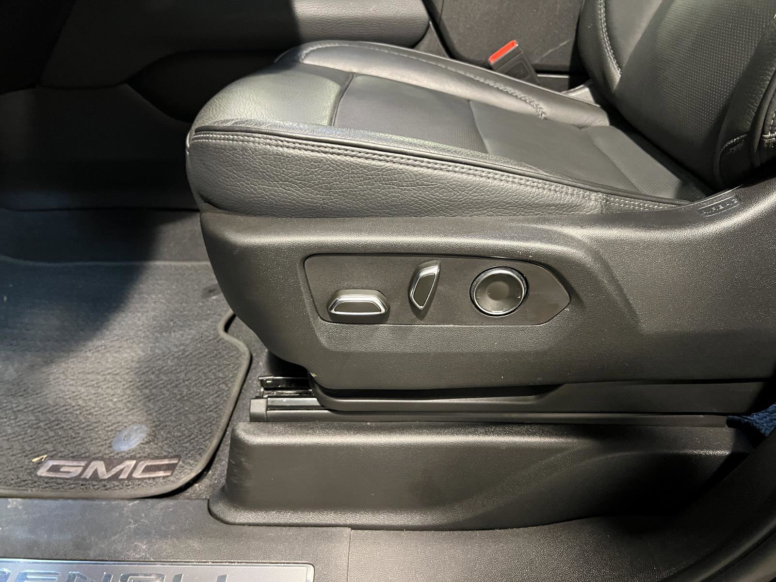 Used 2024 GMC Yukon Denali w/ Advanced Technology Package image 26