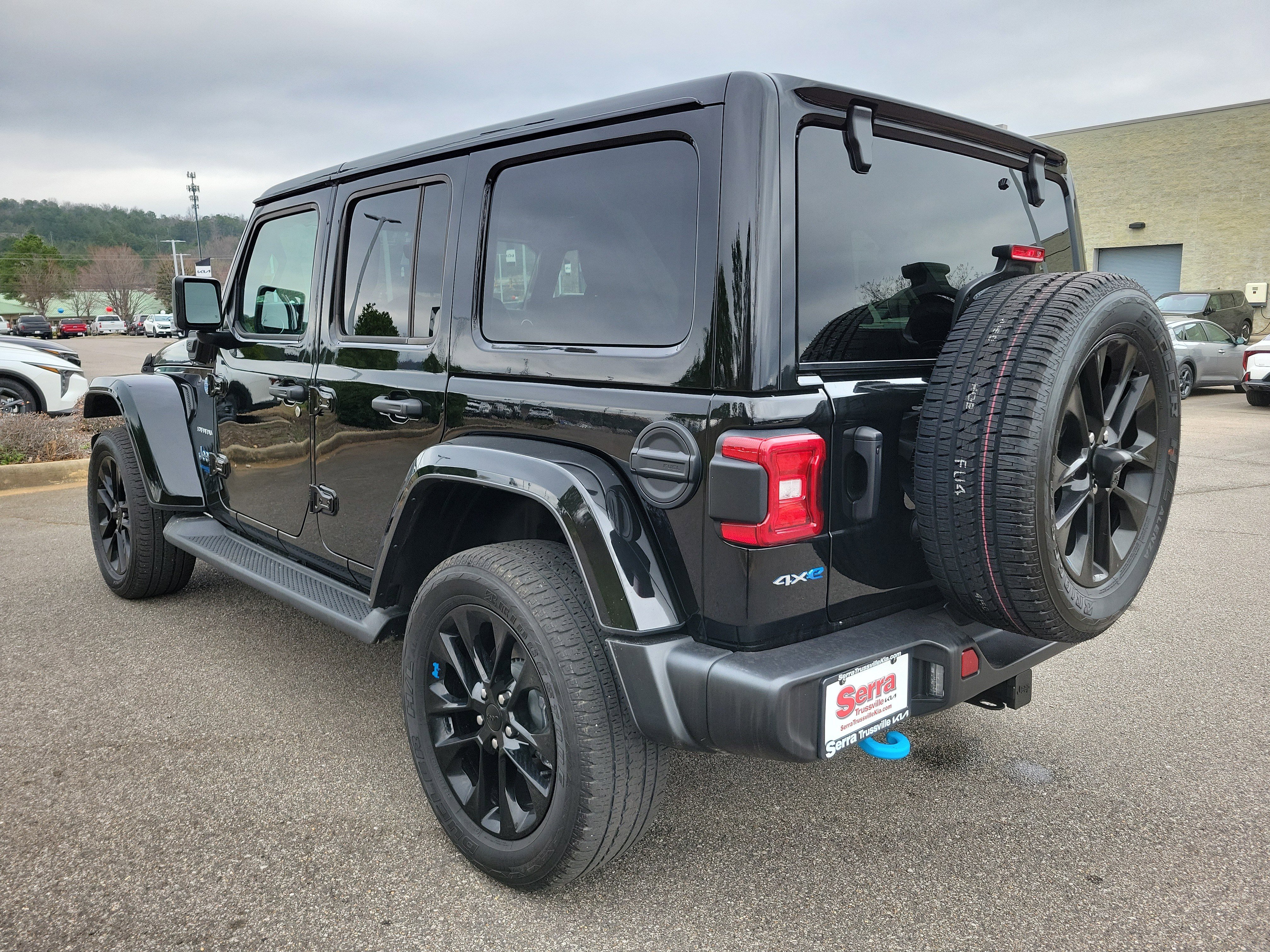 Used 2022 Jeep Wrangler Unlimited Sahara w/ Cold Weather Group image 26