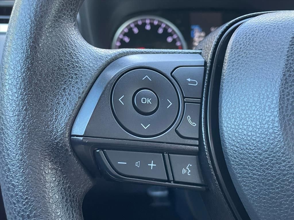 Used 2022 Toyota RAV4 LE image 7