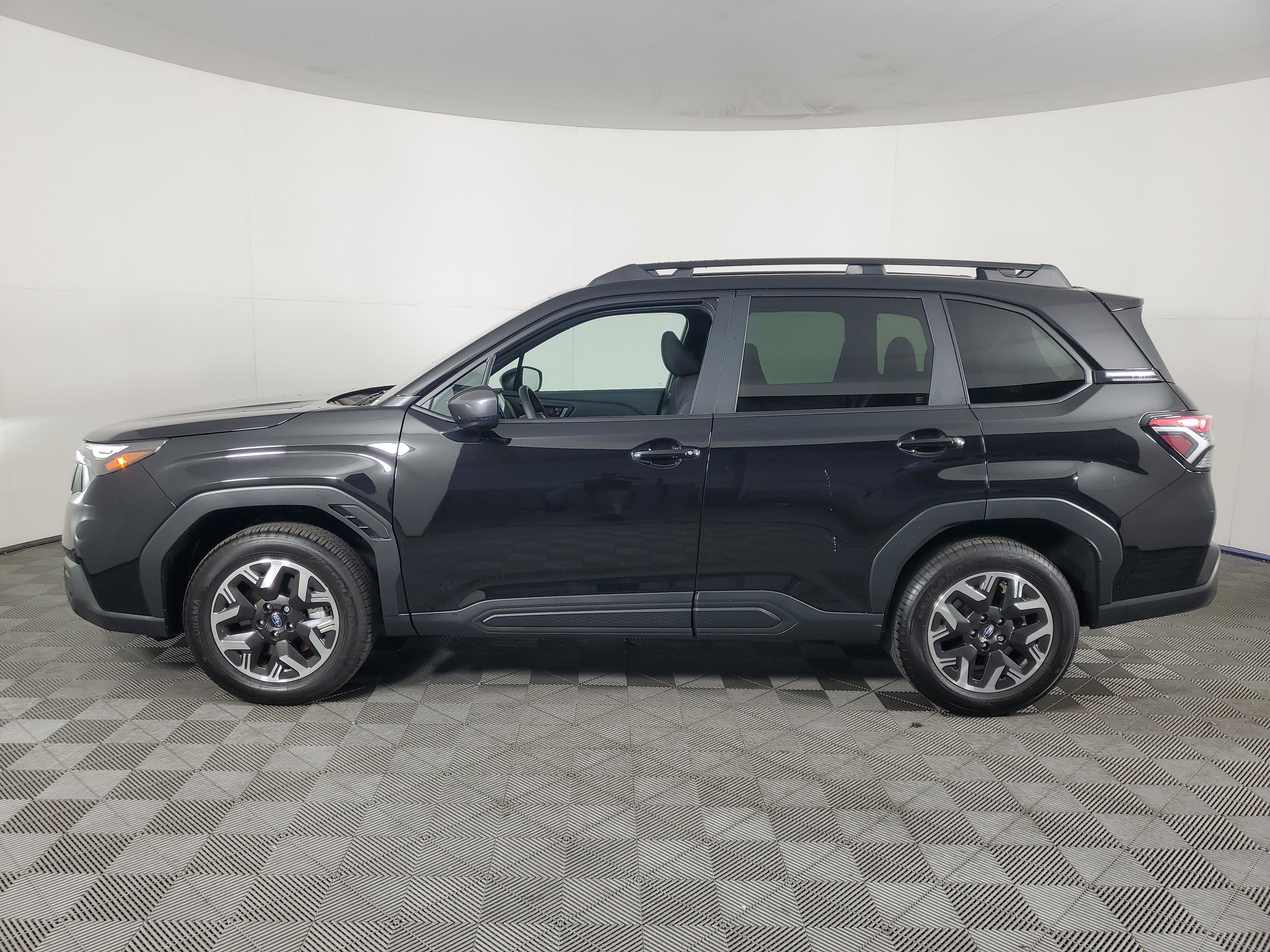Used 2026 Subaru Forester Premium AWD/4WD image 7