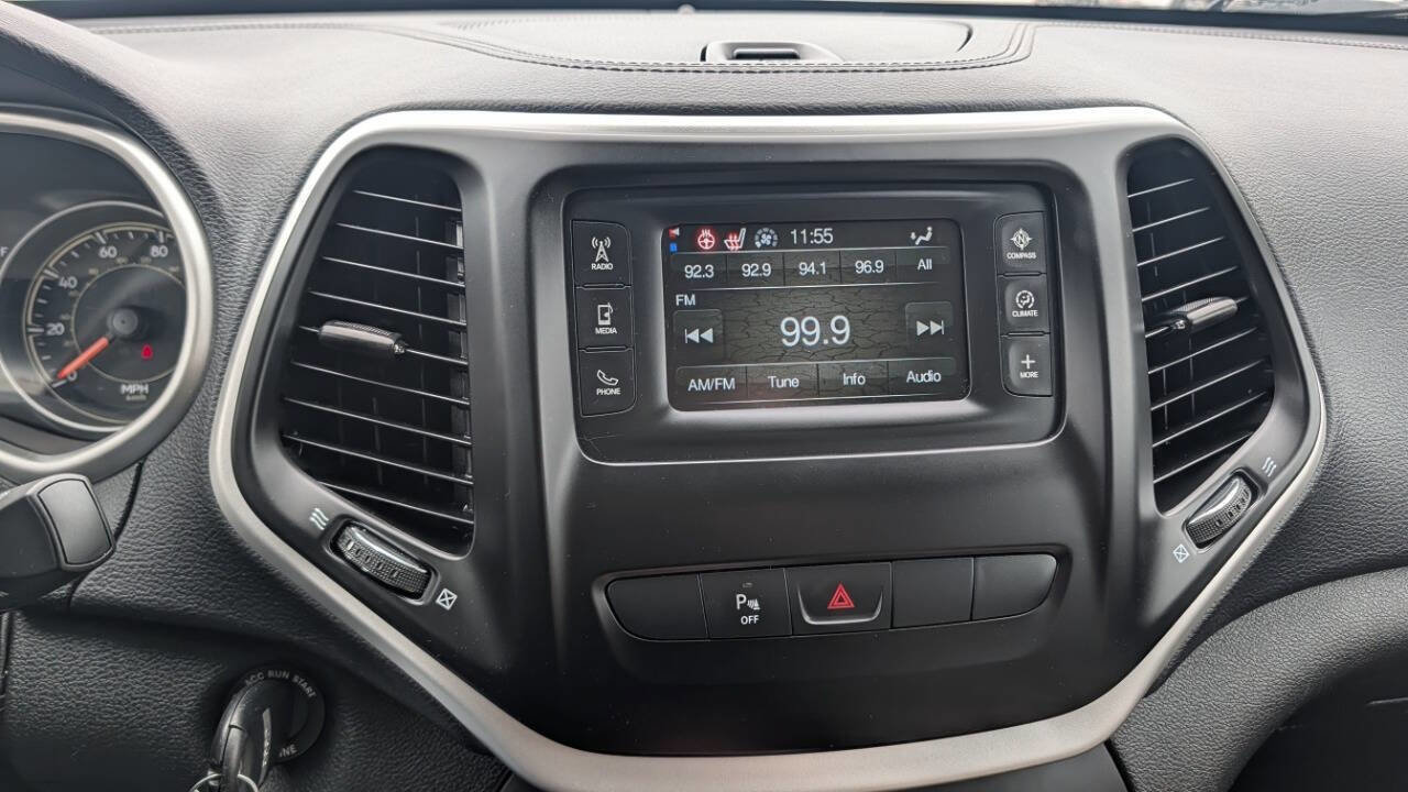 Used 2015 Jeep Cherokee Latitude w/ Cold Weather Group image 23