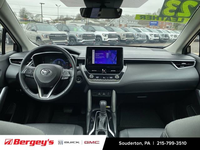 Used 2023 Toyota Corolla Cross XLE w/ Convenience Package image 12
