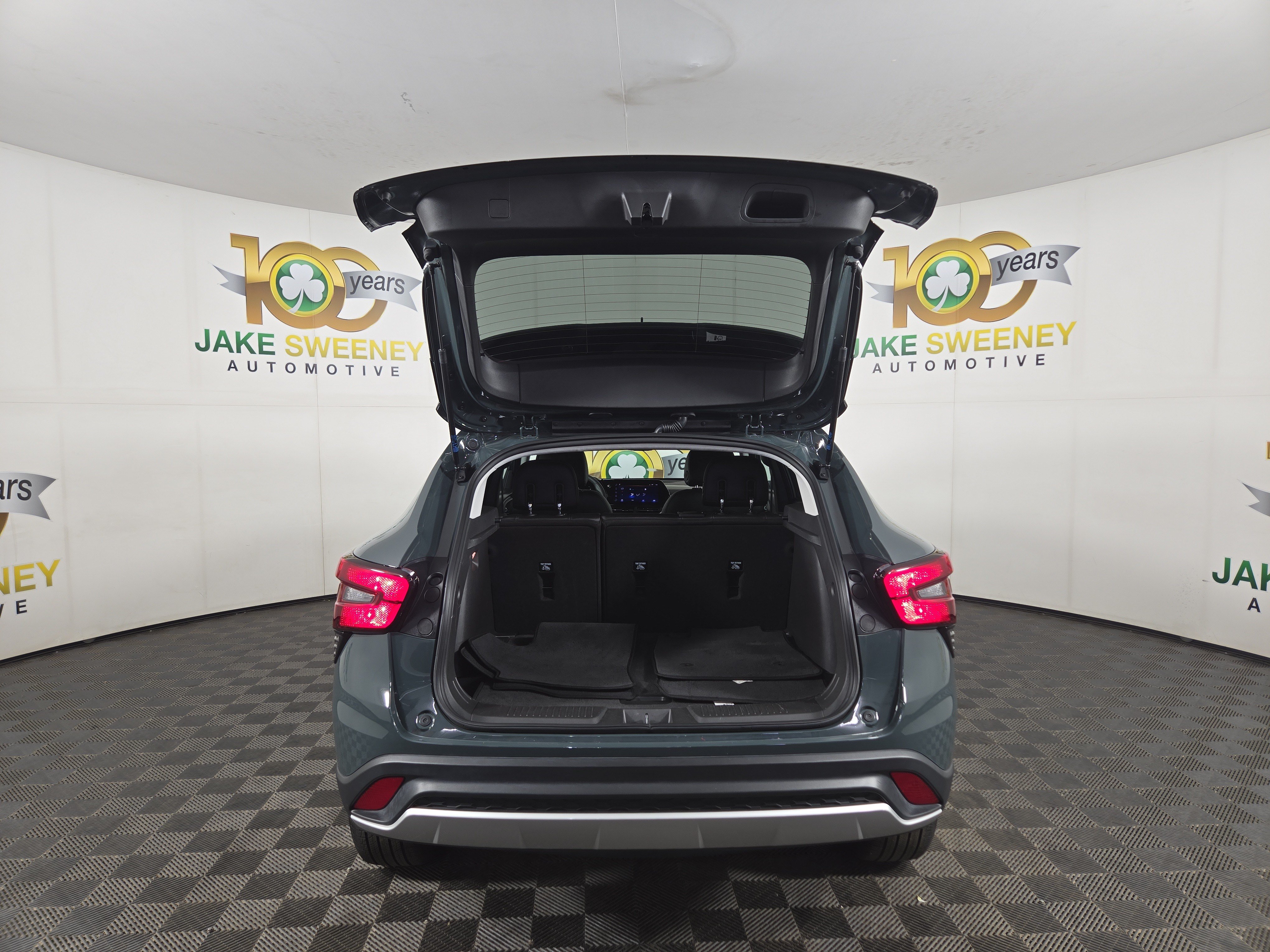 Certified 2025 Chevrolet Trax LT FWD image 31