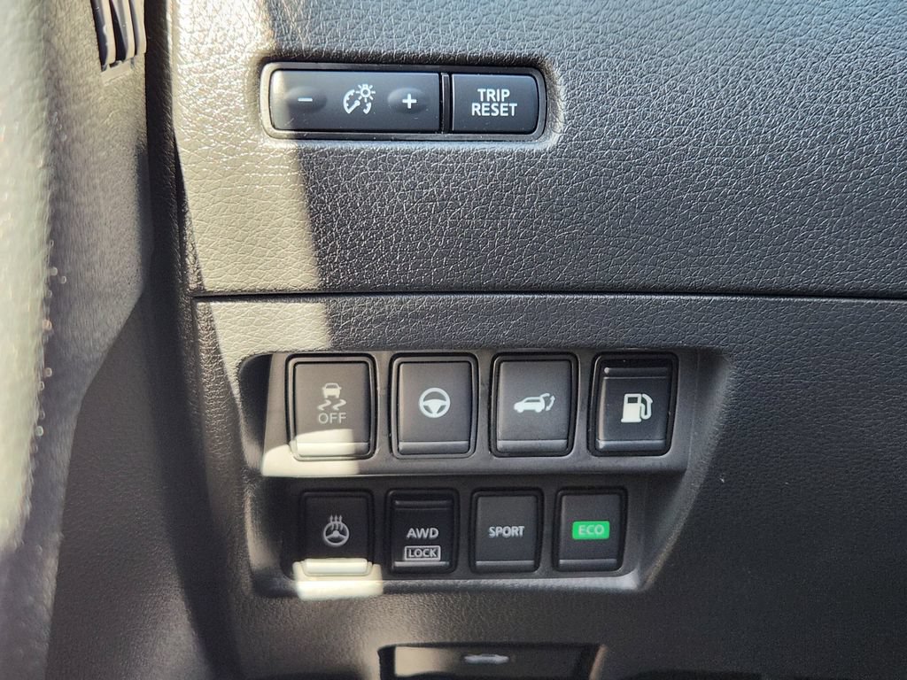 Used 2020 Nissan Rogue SL AWD/4WD image 13