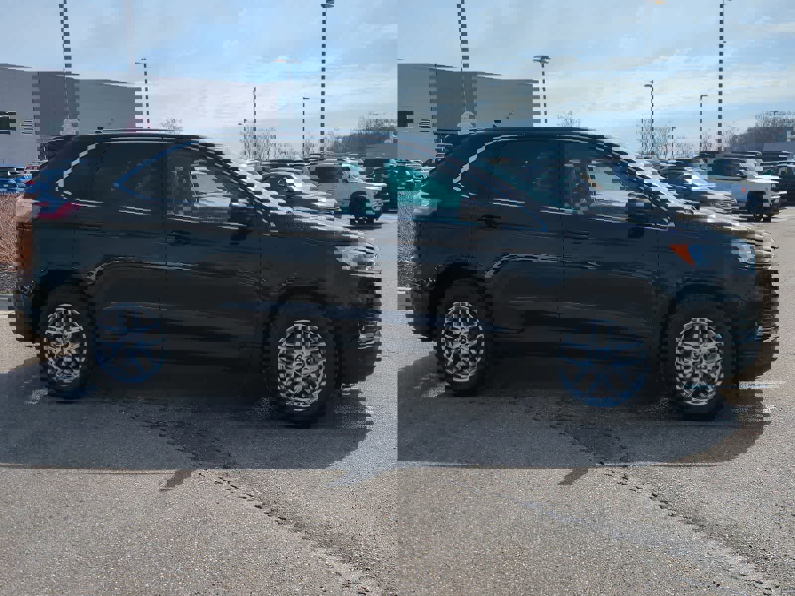 Used 2023 Ford Edge SEL w/ Convenience Package image 9