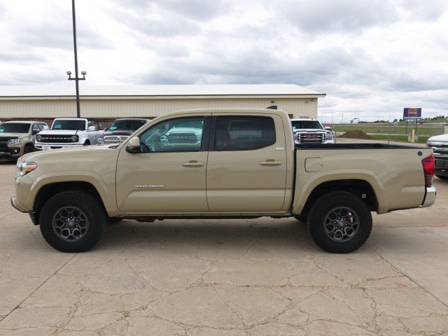 Used 2018 Toyota Tacoma SR5 AWD/4WD image 3