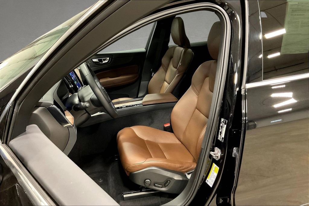Used 2022 Volvo XC60 B5 Momentum w/ Climate Package image 20
