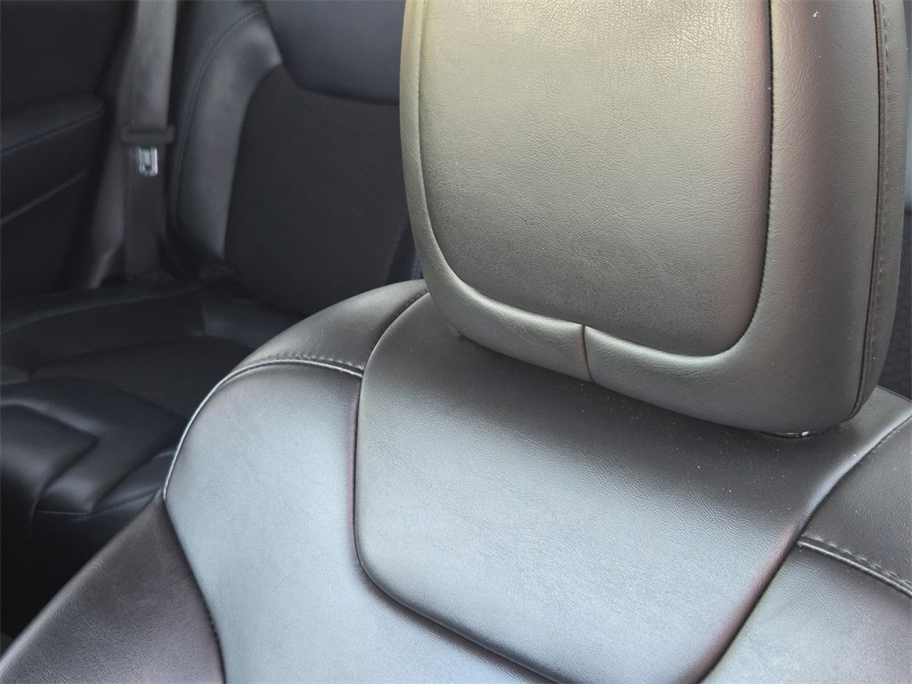 Used 2020 Jeep Cherokee Latitude Plus w/ Comfort/Convenience Group image 17