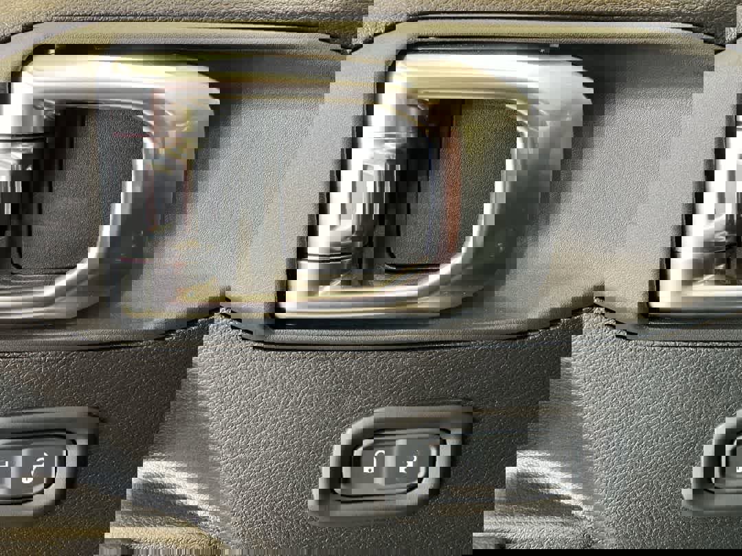 Used 2025 Jeep Wrangler Sport image 15