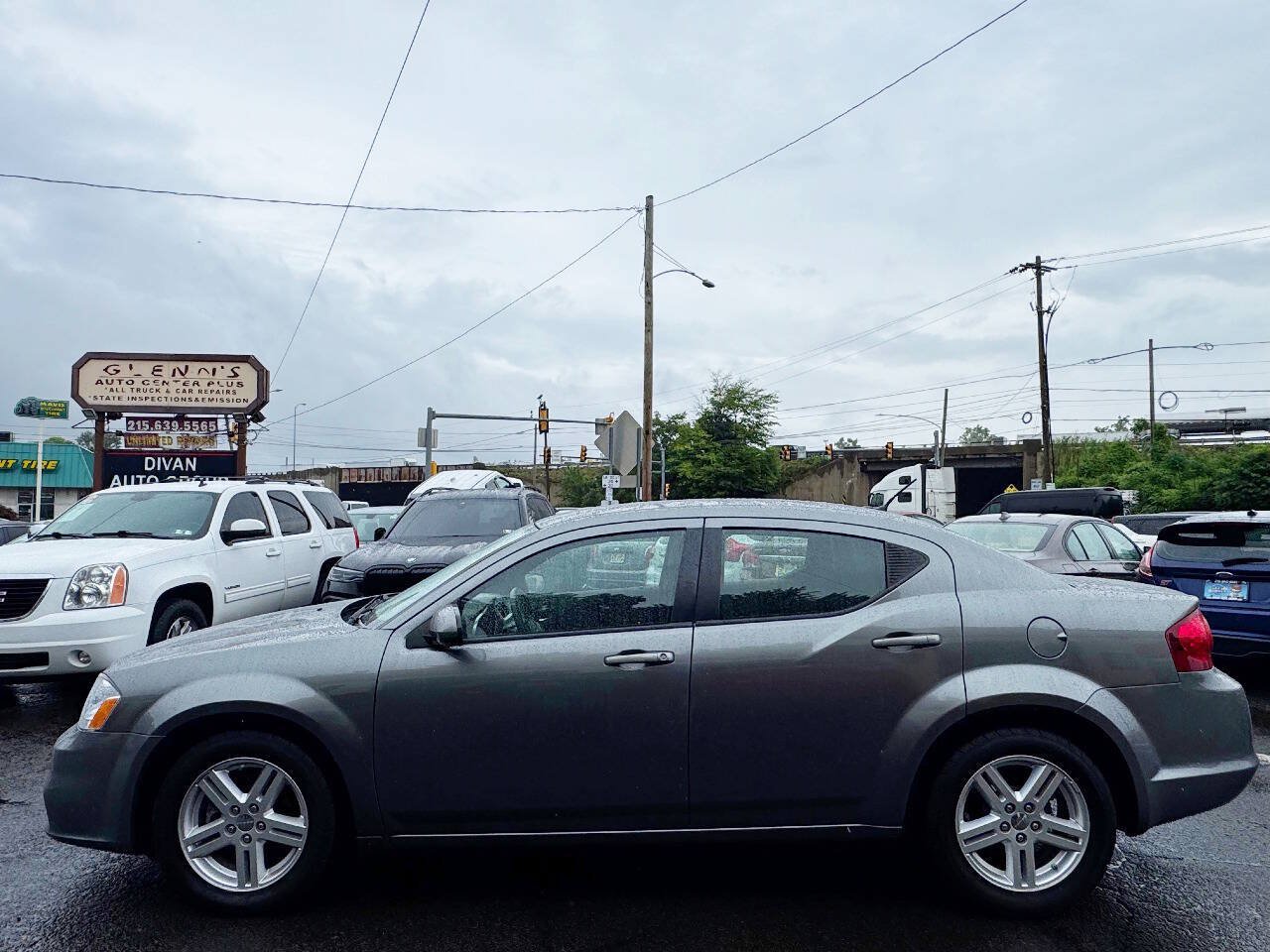 Used 2012 Dodge Avenger SXT FWD image 3
