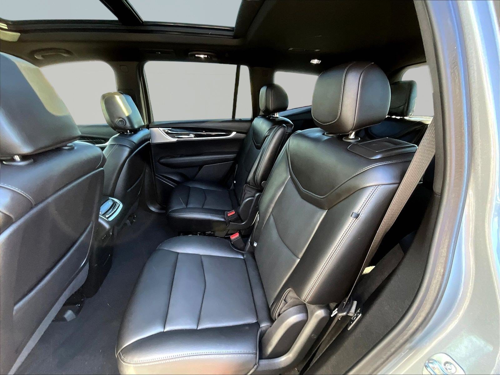 Used 2025 Cadillac XT6 Premium Luxury w/ LPO, Floor Liner Package AWD/4WD image 21