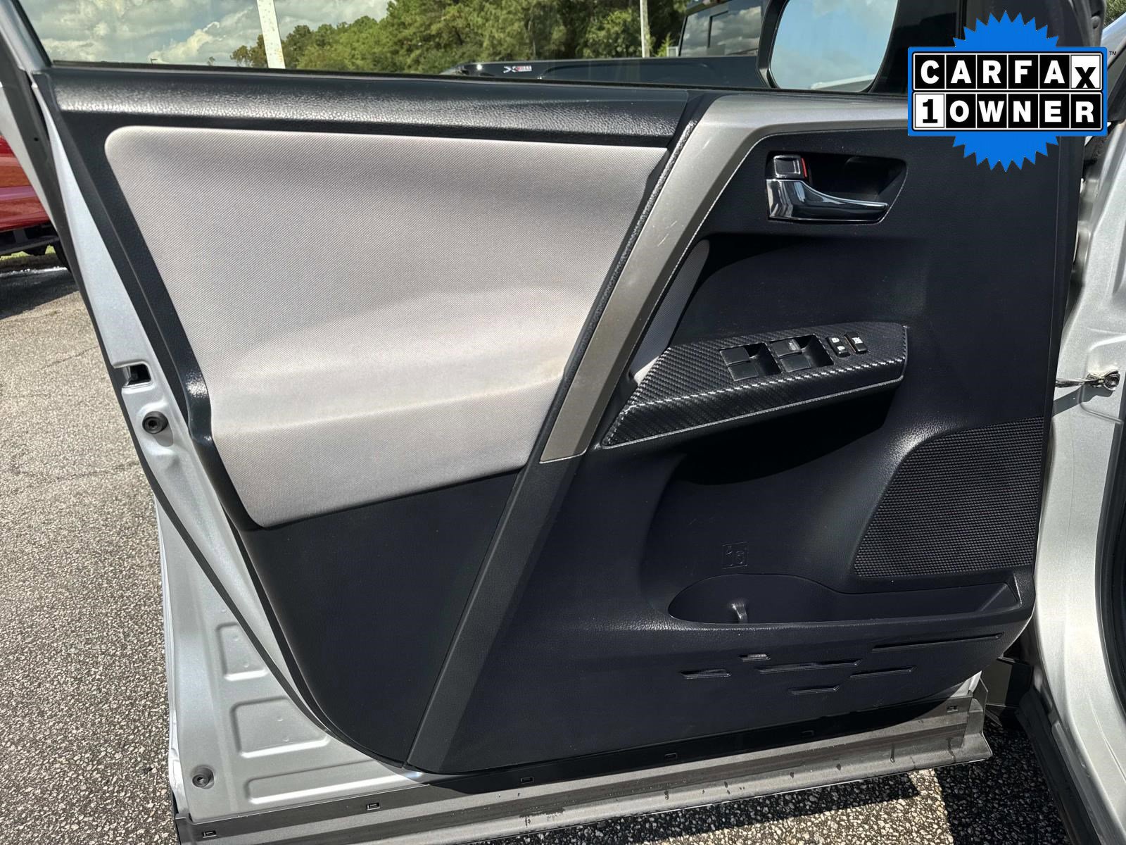 Used 2015 Toyota RAV4 XLE image 17