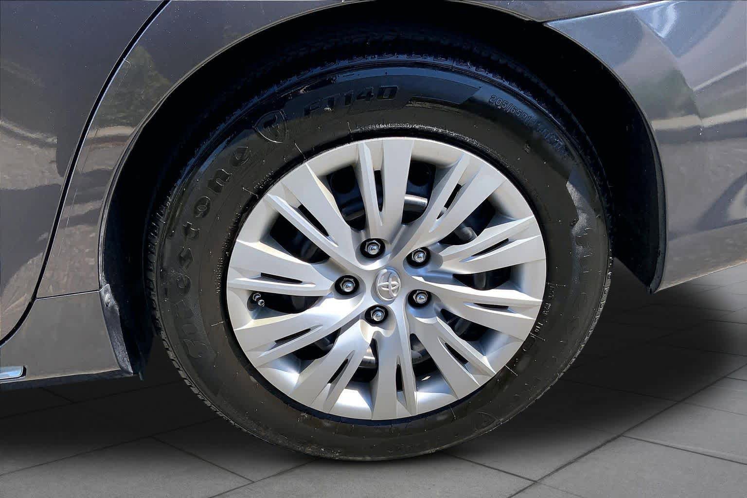 Used 2014 Toyota Camry LE FWD image 10