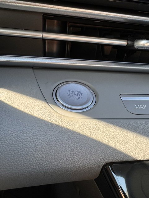 Used 2025 Hyundai Elantra SEL image 24