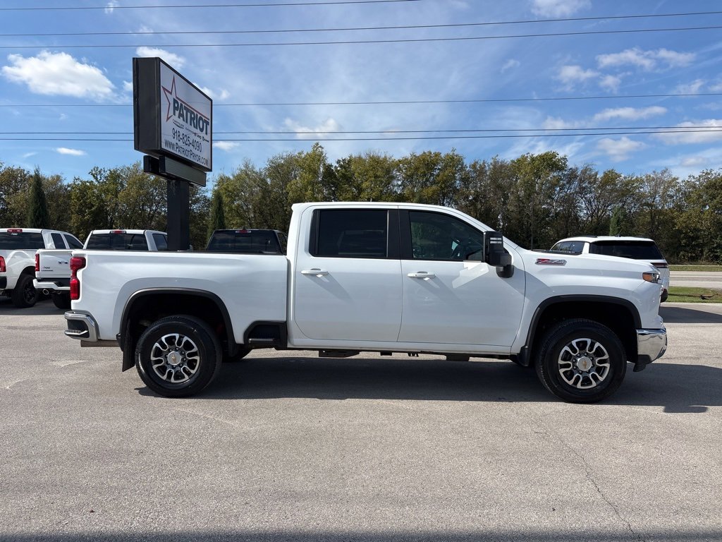 Used 2024 Chevrolet Silverado 2500 LT image 2