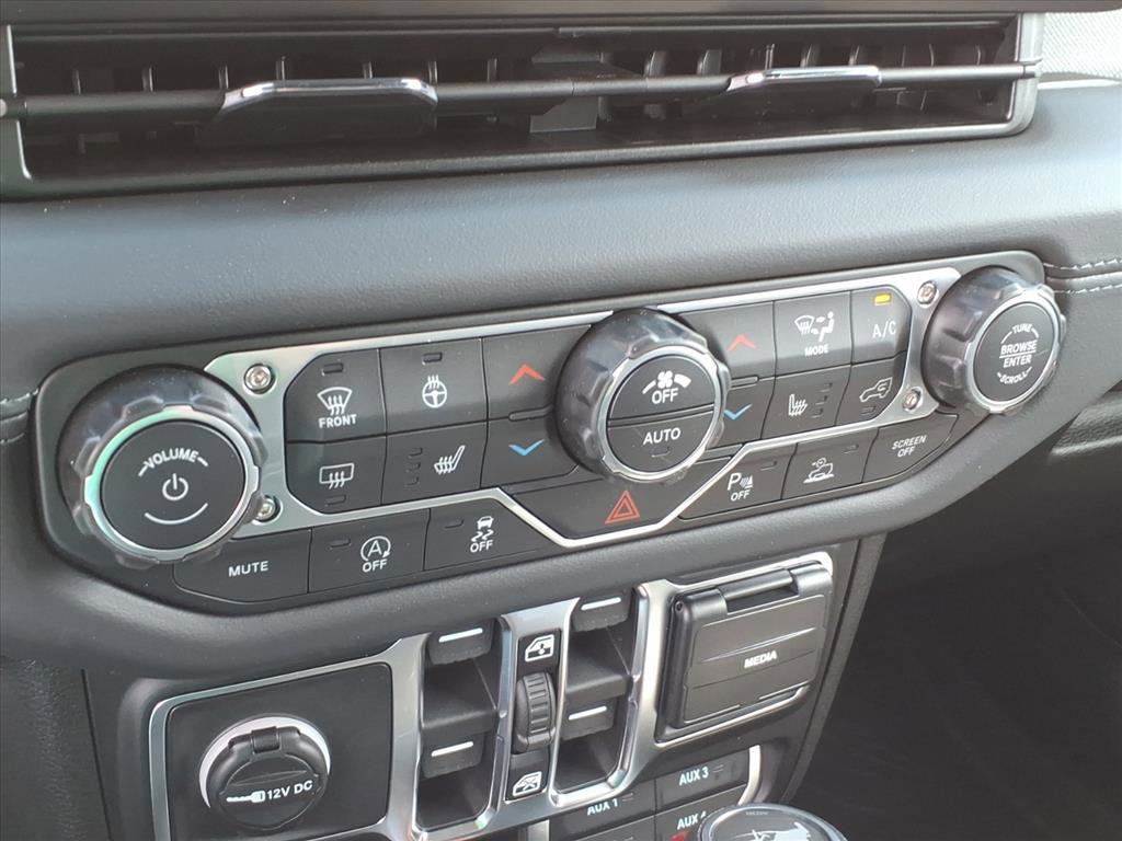 New 2026 Jeep Wrangler Unlimited Sahara AWD/4WD image 30
