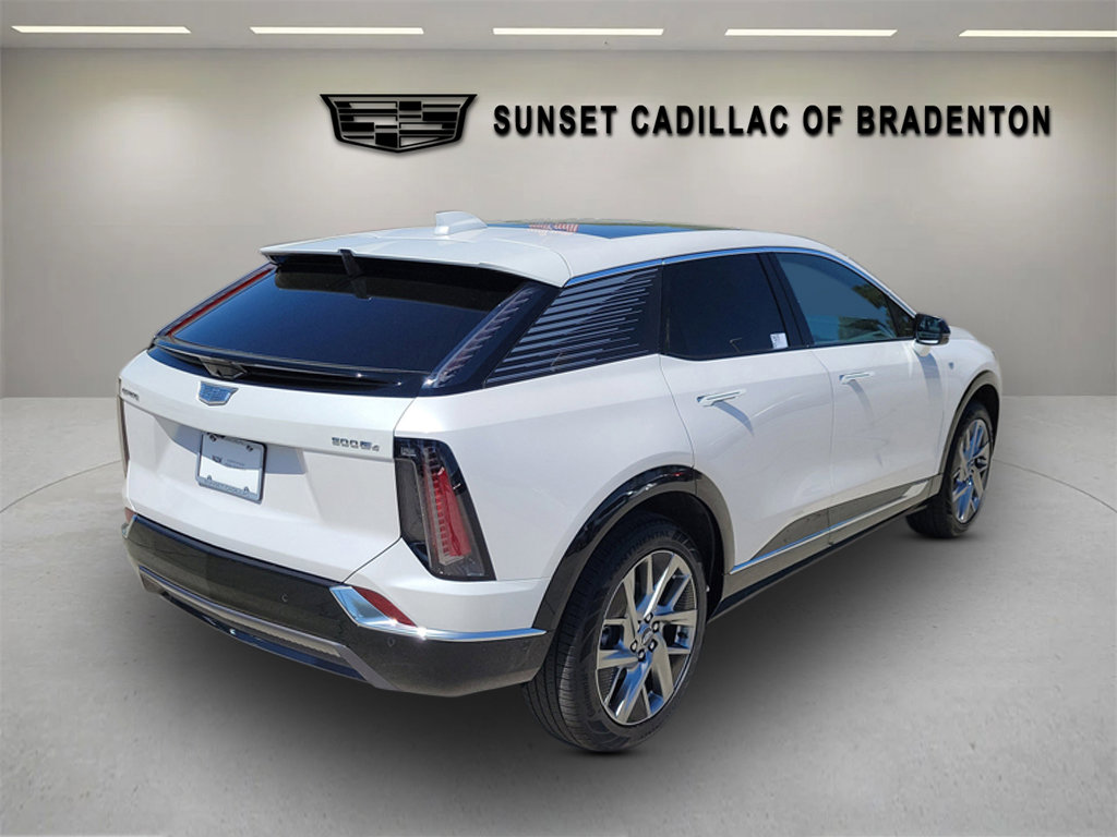 Certified 2025 Cadillac Optiq Luxury 2 w/ LPO, Floor Liner Package image 4