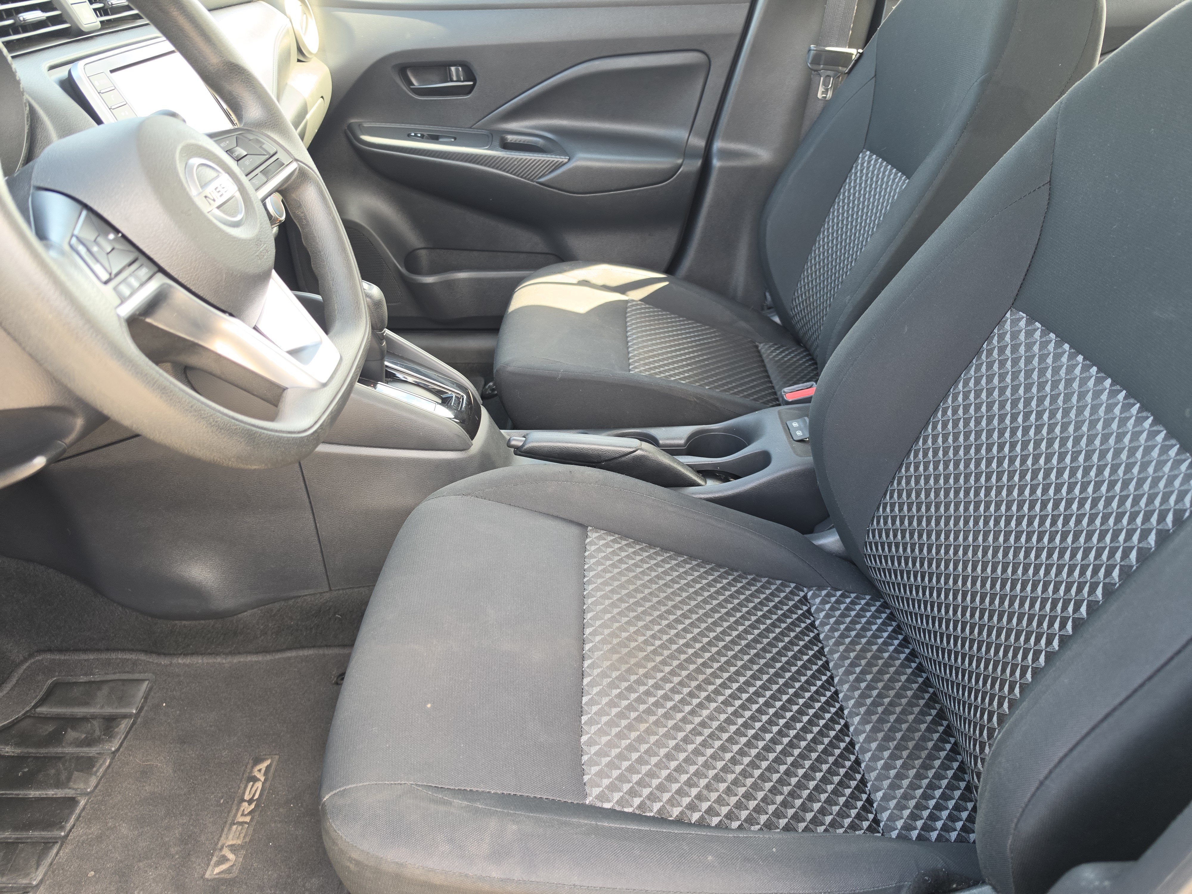 Used 2021 Nissan Versa S FWD image 7