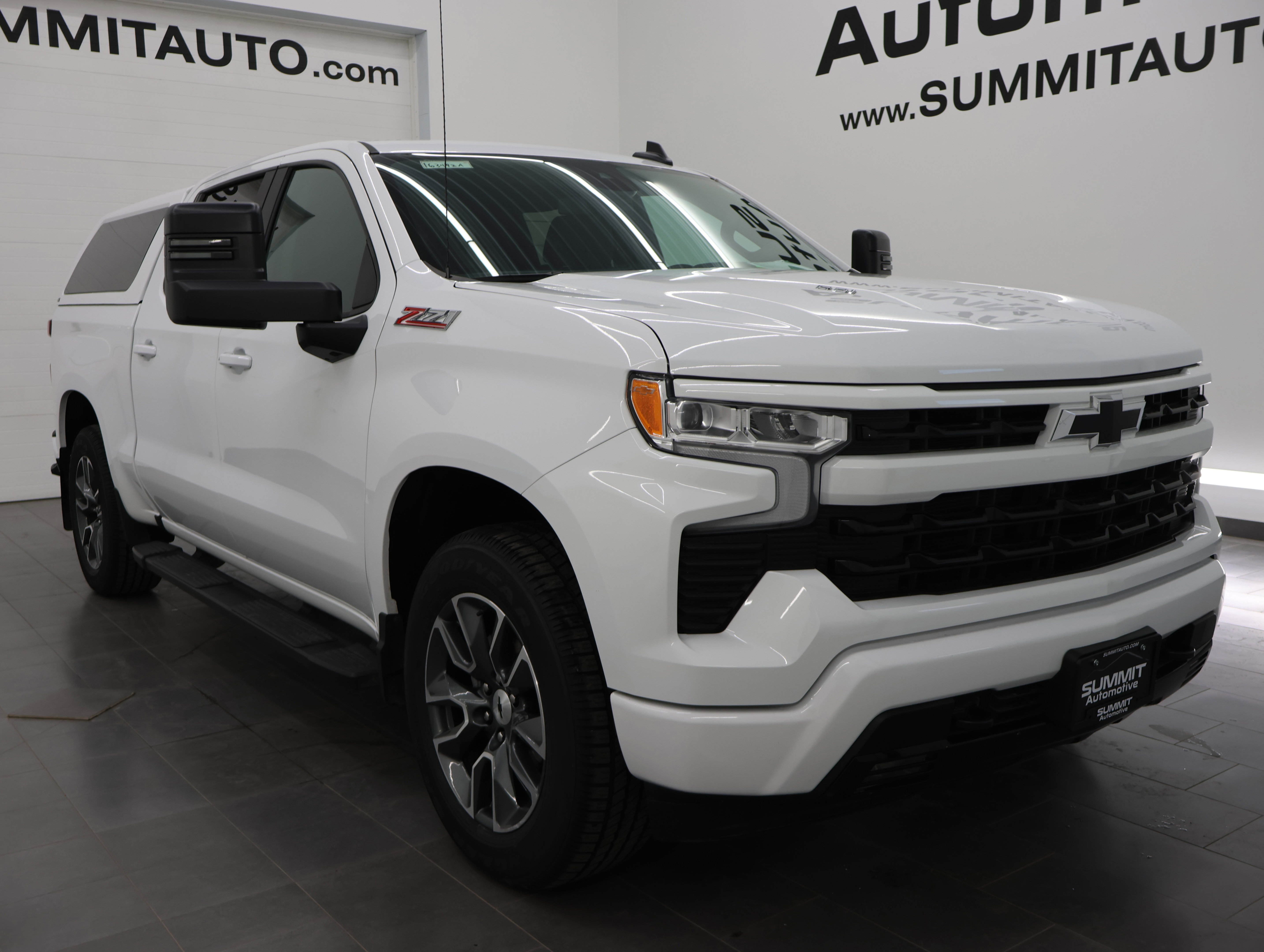 Used 2023 Chevrolet Silverado 1500 RST AWD/4WD image 2