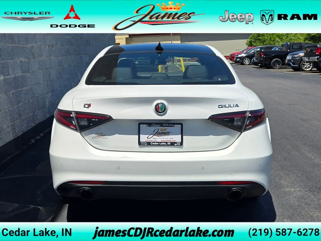 Used 2024 Alfa Romeo Giulia Ti w/ Active Assist Plus Package AWD/4WD image 4