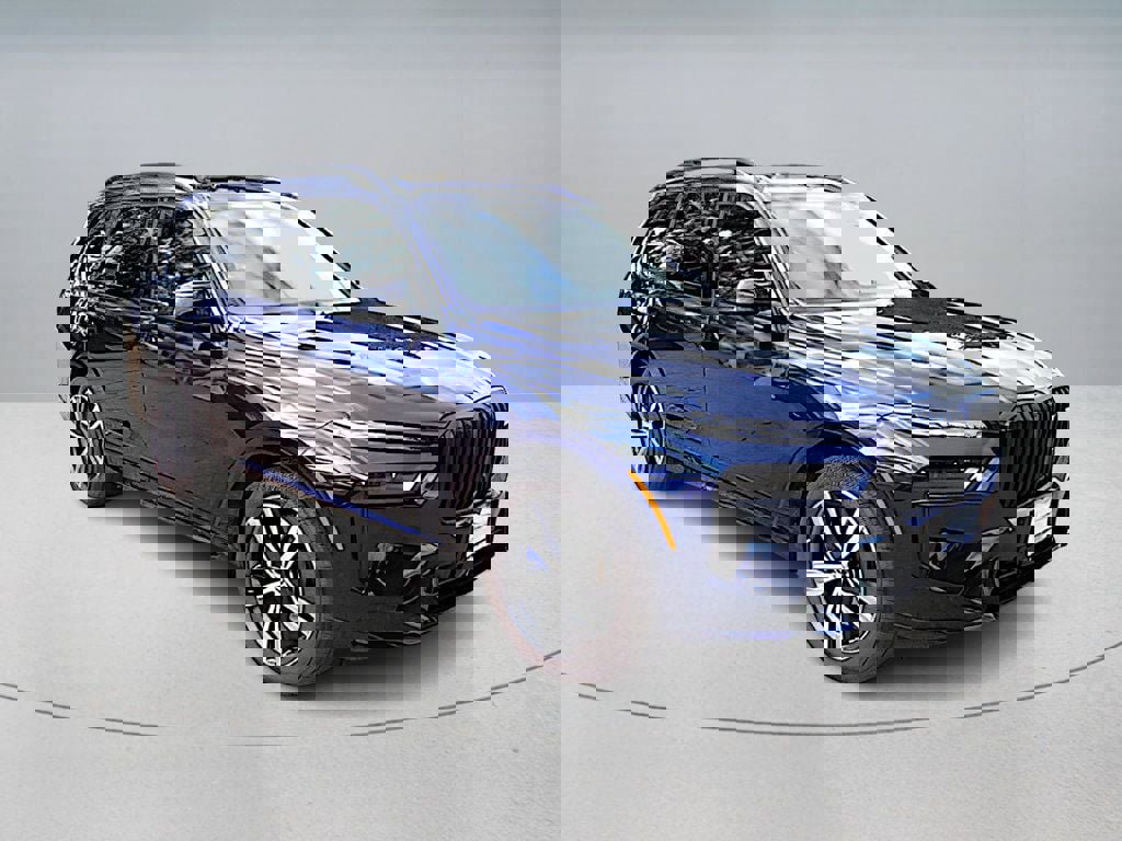 Used 2025 BMW X7 M60i image 8