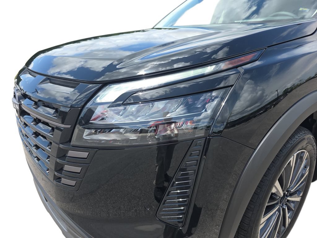New 2026 Nissan Pathfinder Platinum FWD image 32