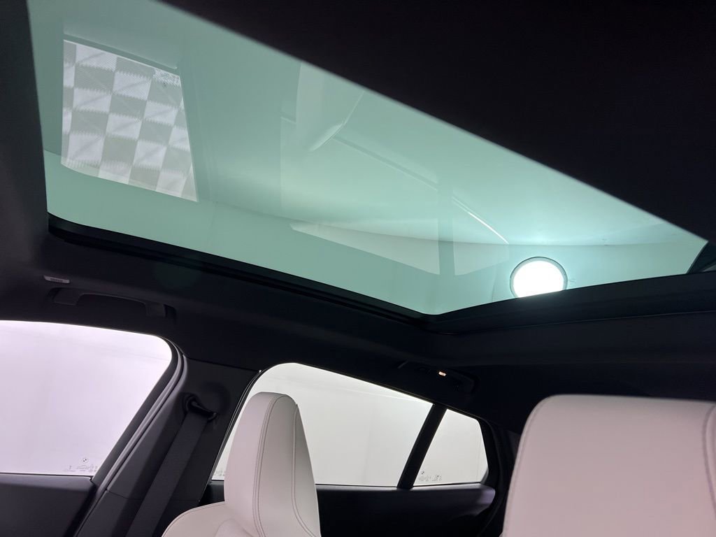 New 2026 BMW X2 xDrive28i AWD/4WD image 14