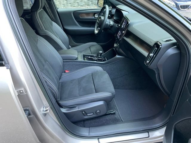 Certified 2023 Volvo XC40 Recharge Ultimate AWD/4WD image 13