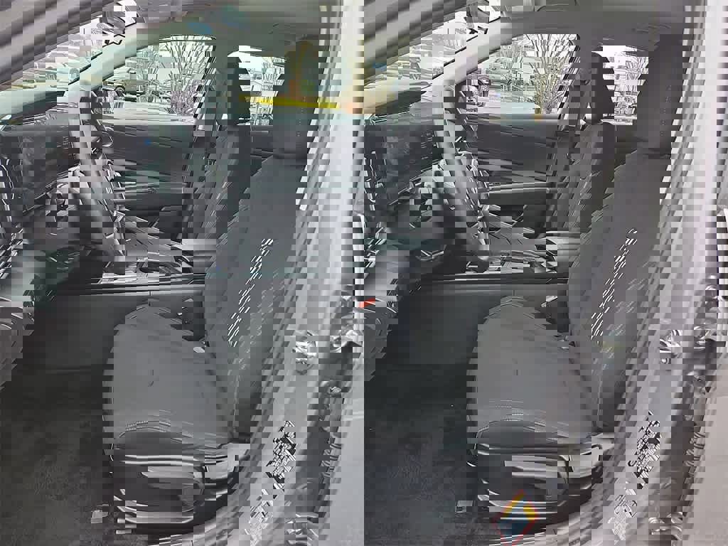 Used 2024 Hyundai Elantra SEL image 11