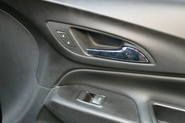 Used 2020 Chevrolet Equinox LT w/ Driver Convenience Package image 9