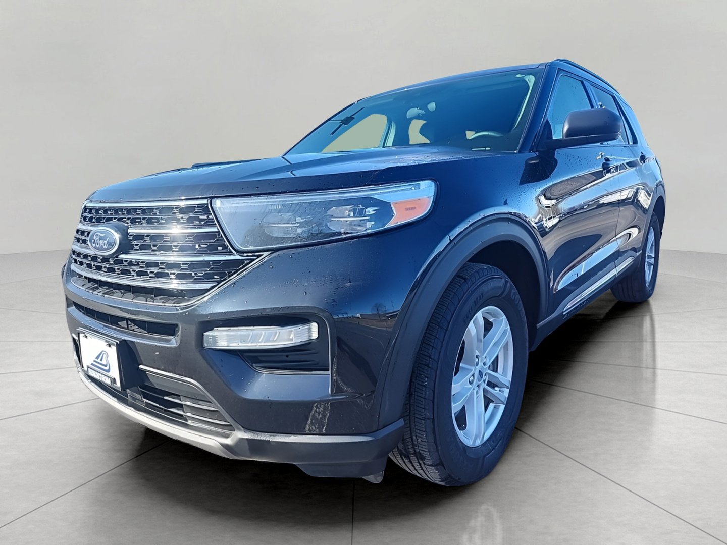 Certified 2023 Ford Explorer XLT w/ Equipment Group 202A AWD/4WD image 3