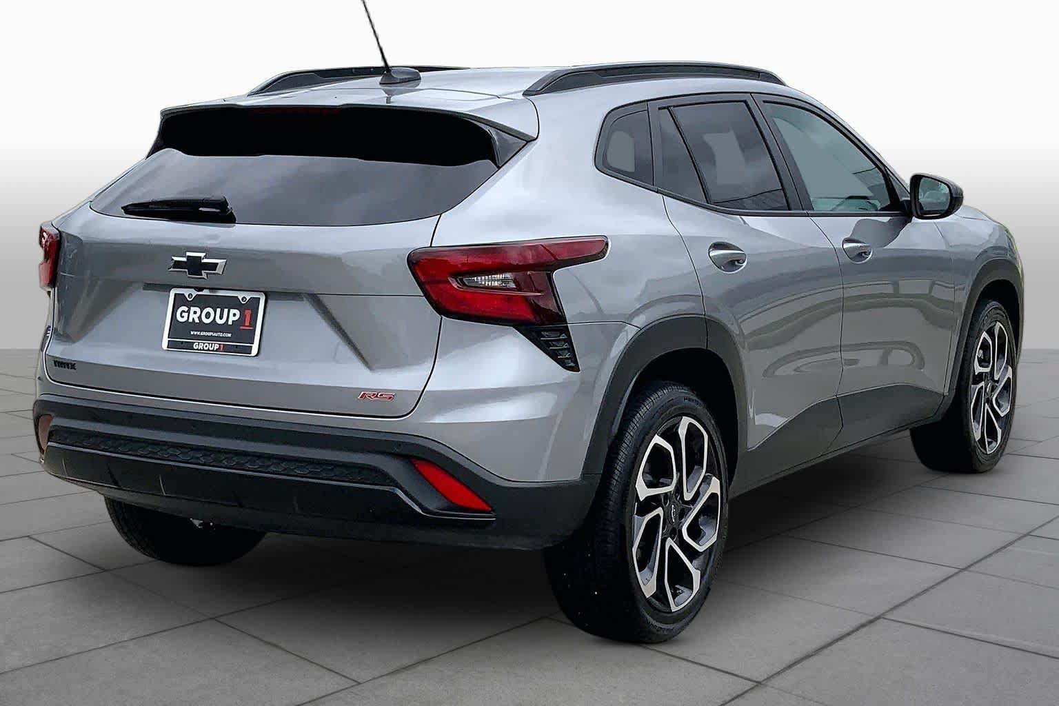 Certified 2025 Chevrolet Trax RS w/ Sunroof Package FWD image 13