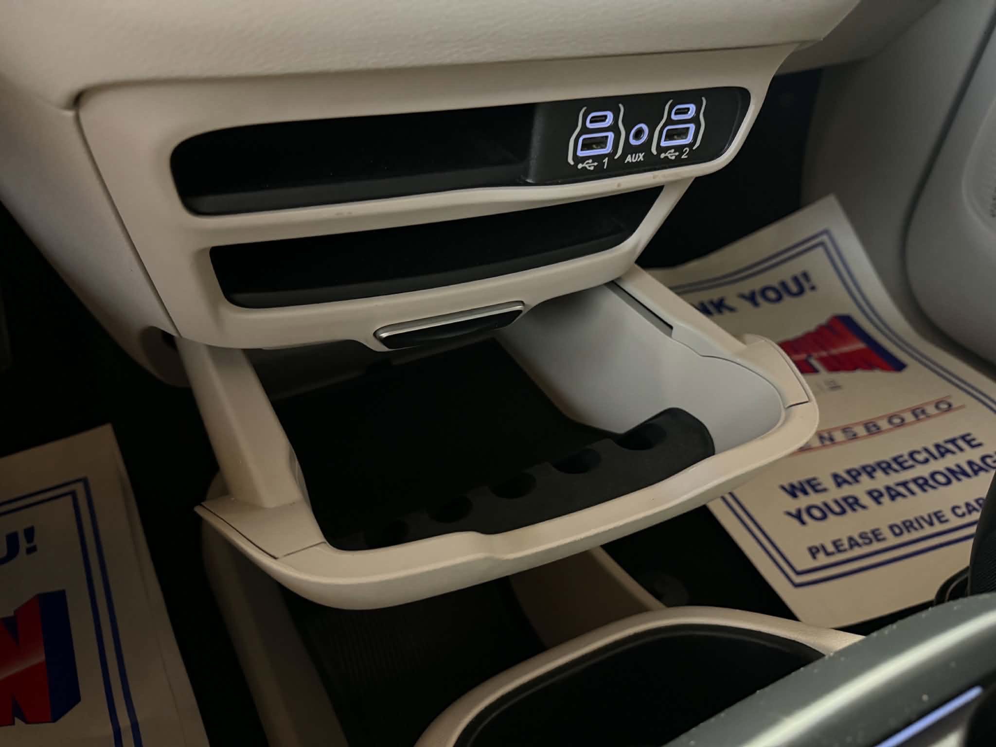 Used 2023 Chrysler Pacifica Touring-L FWD image 27