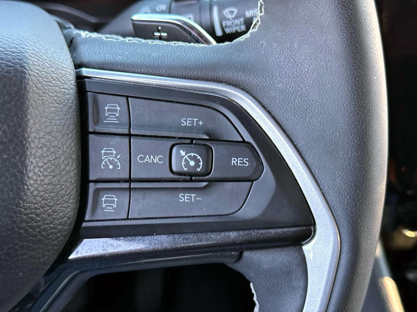 Used 2023 Jeep Grand Cherokee L Laredo image 17