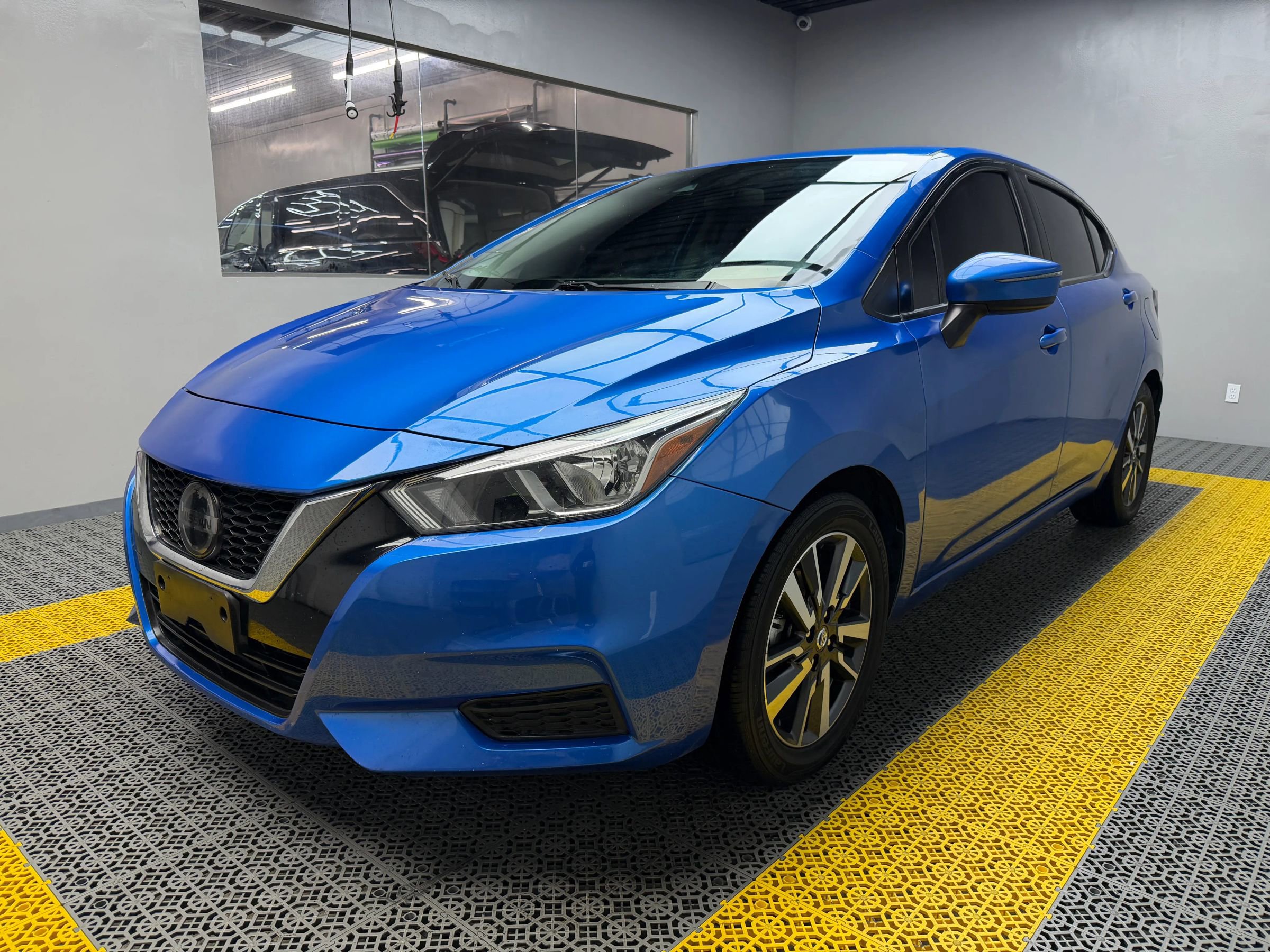 Used 2020 Nissan Versa SV image 4