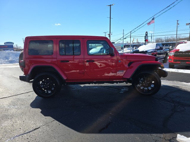 Used 2025 Jeep Wrangler Unlimited Sahara w/ Safety Group AWD/4WD image 7