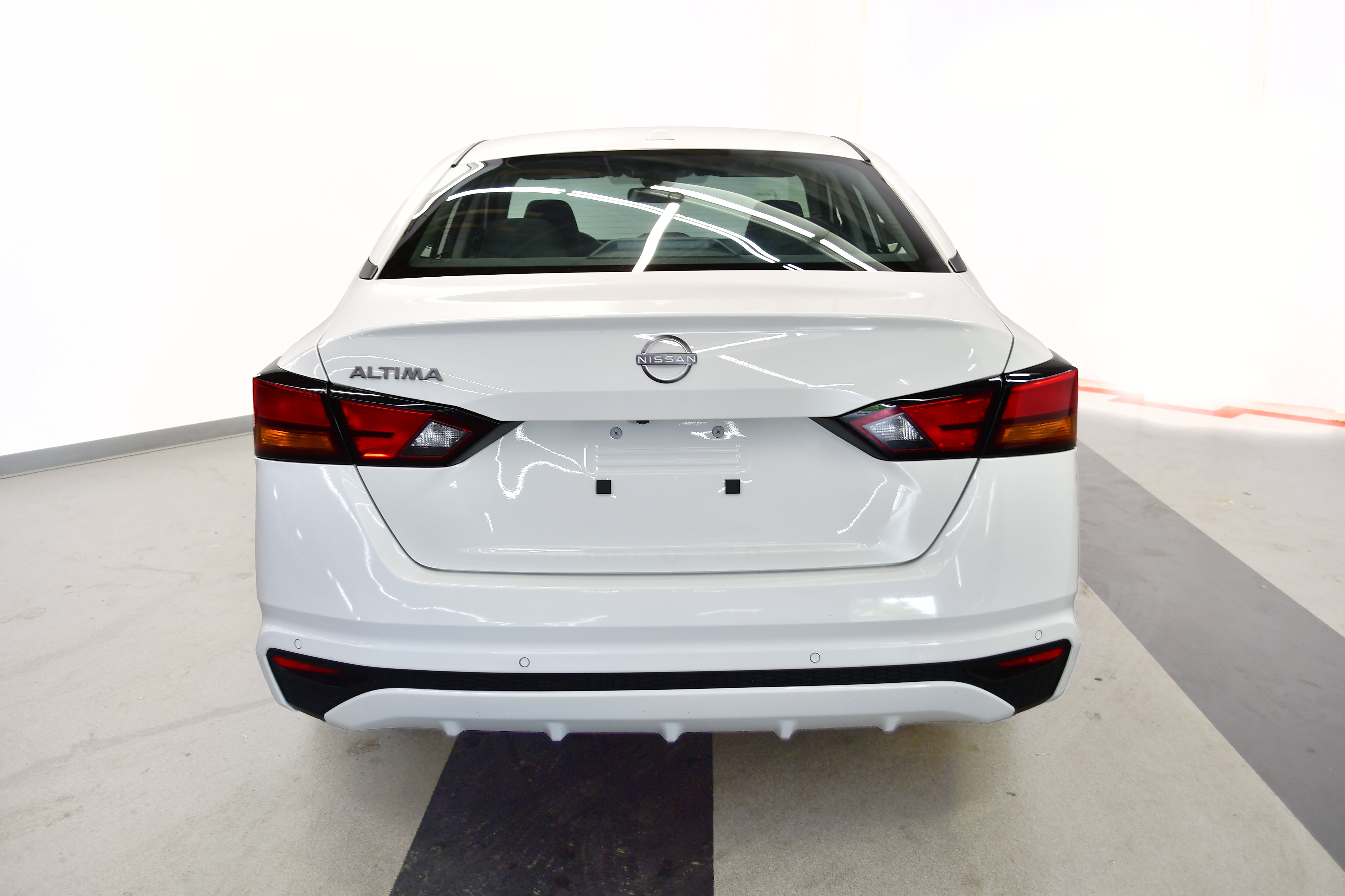 Used 2025 Nissan Altima 2.5 SV FWD image 6