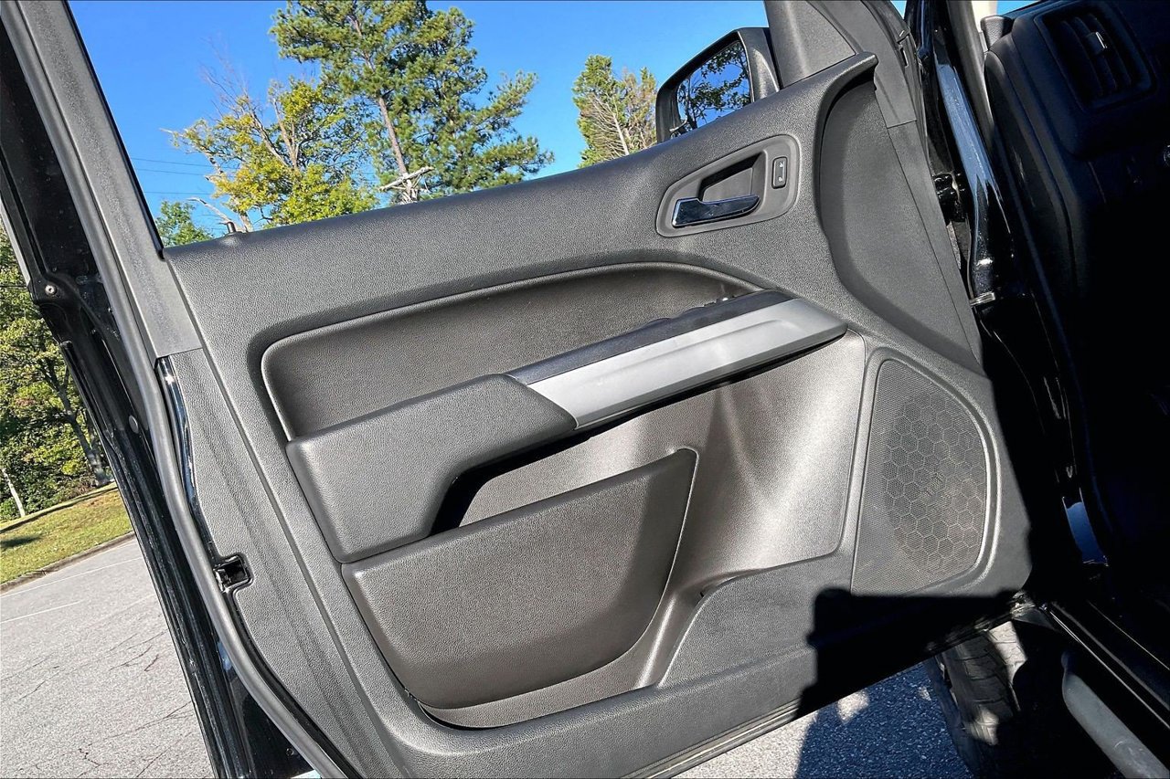 Used 2022 Chevrolet Colorado ZR2 w/ ZR2 Midnight Special Edition AWD/4WD image 26