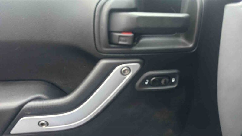 Used 2012 Jeep Wrangler Unlimited Rubicon AWD/4WD image 13