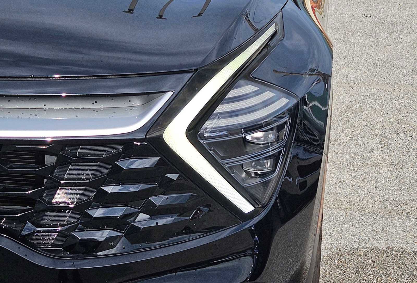 Certified 2024 Kia Sportage EX FWD image 8