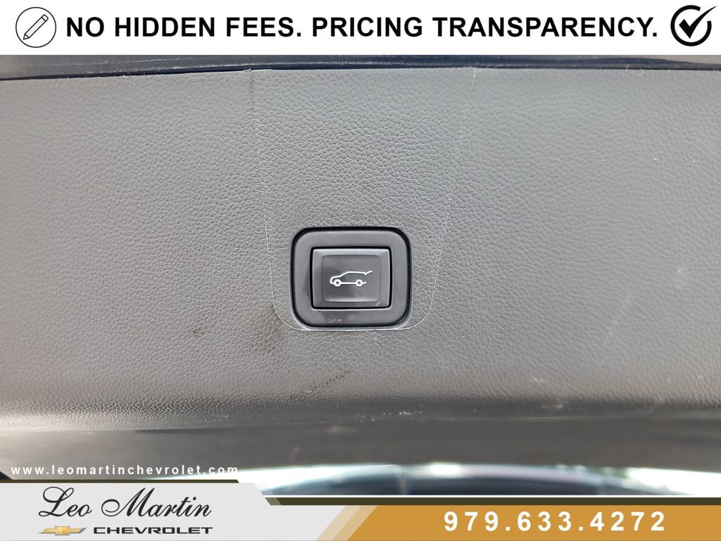 Used 2023 Chevrolet Traverse RS FWD image 8