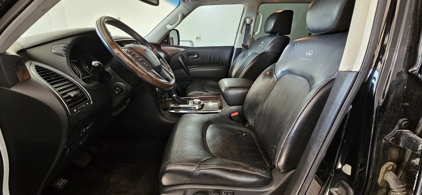 Used 2012 INFINITI QX56 4WD w/ Deluxe Touring Pkg image 14