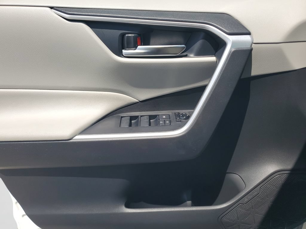 Used 2020 Toyota RAV4 XLE w/ Convenience Package AWD/4WD image 19