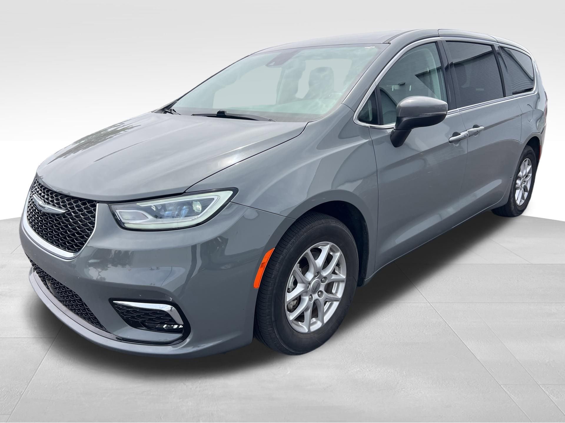 Used 2023 Chrysler Pacifica Touring-L FWD image 9